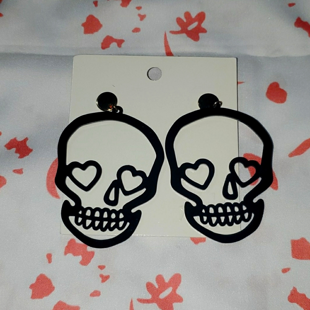 NWT Skull Dangle Earrings